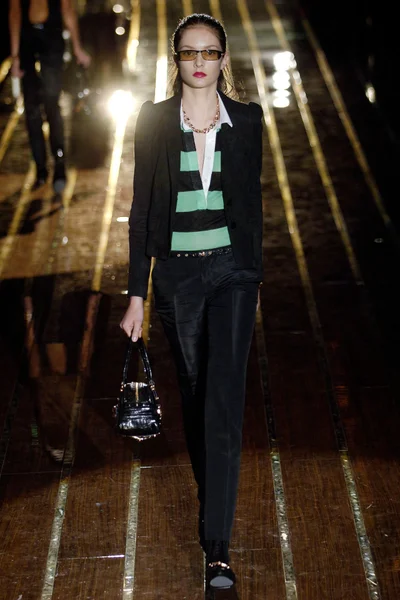 Look 3